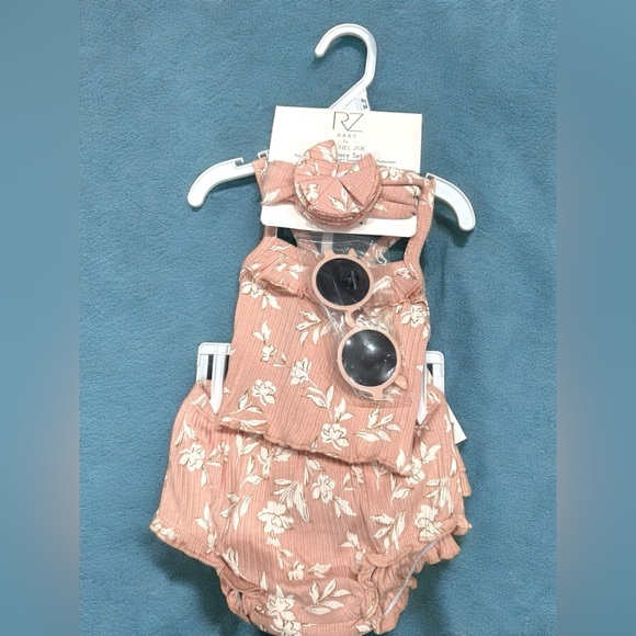 Rachel Zoe Girls Baby Set with sunglasses - Brand new - 0/3 months - Picture 1 of 2
